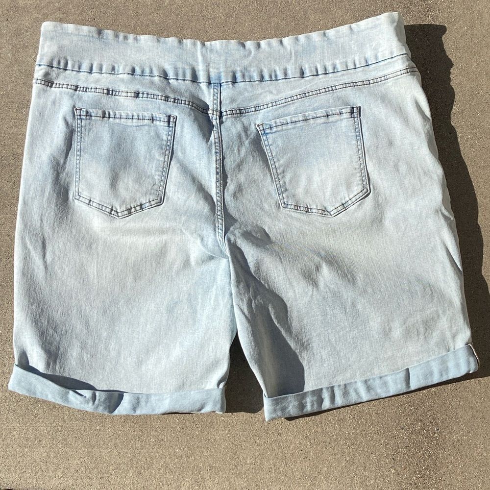 Terra & Sky Women's Light Blue Denim Stretch Shorts Plus Size 3X (24W-26W)